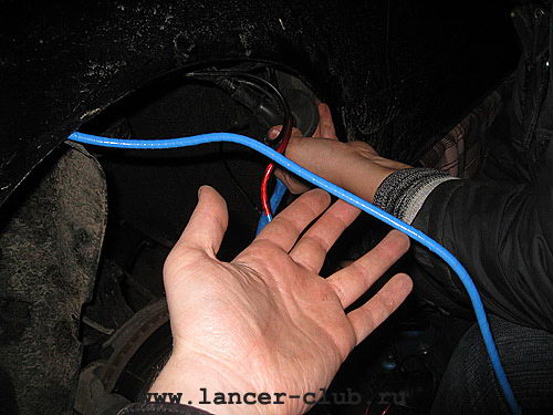 Вывод силового кабеля из салона в моторный отсек